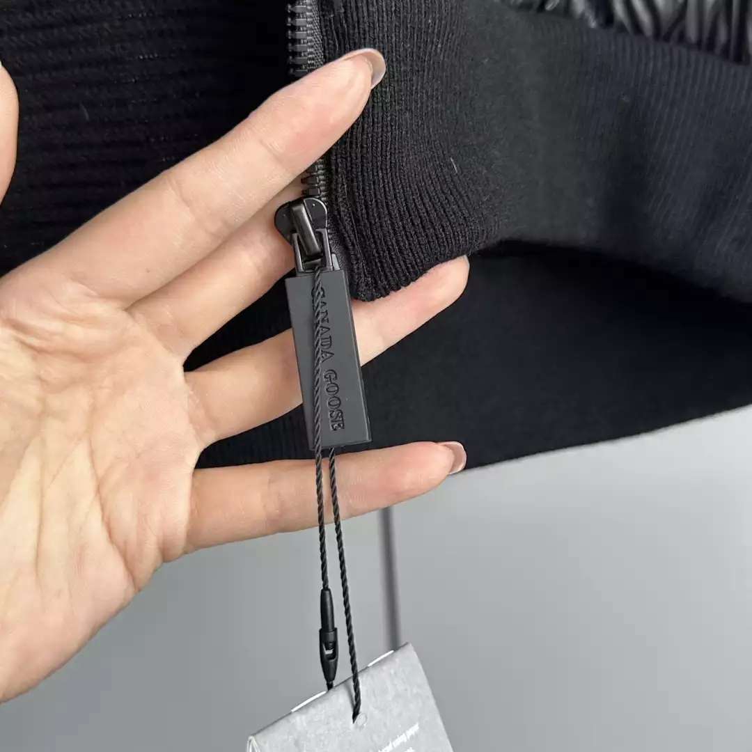 Can*a Go*e women's hybridge quilted knit hoody