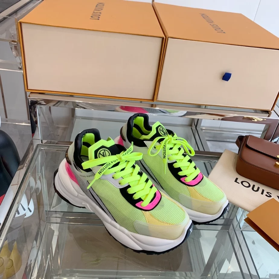 LV WOMEN'S RUN 55 SNEAKER