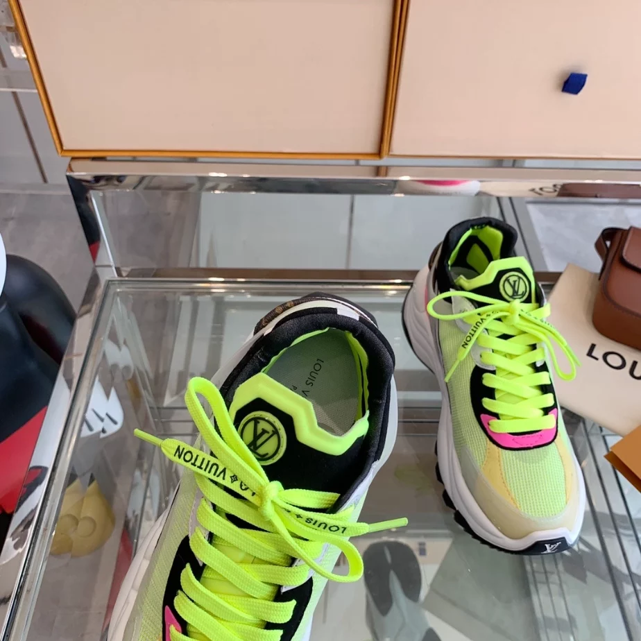LV WOMEN'S RUN 55 SNEAKER