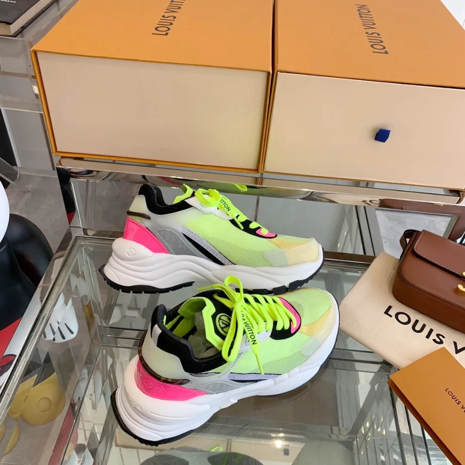 LV WOMEN'S RUN 55 SNEAKER