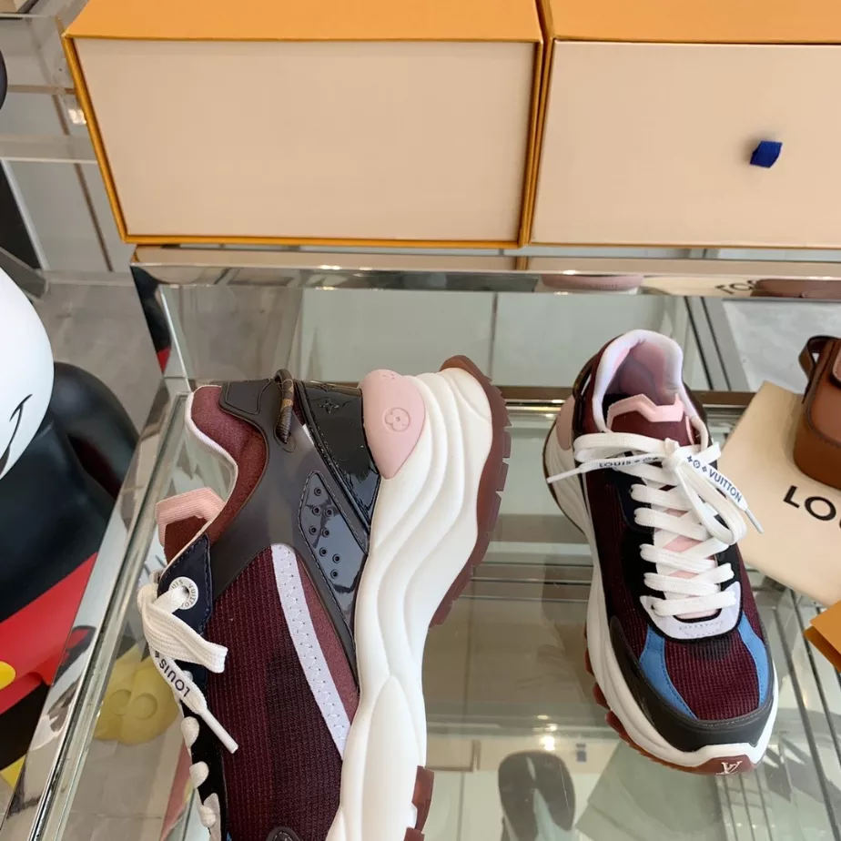 LV WOMEN'S RUN 55 SNEAKER