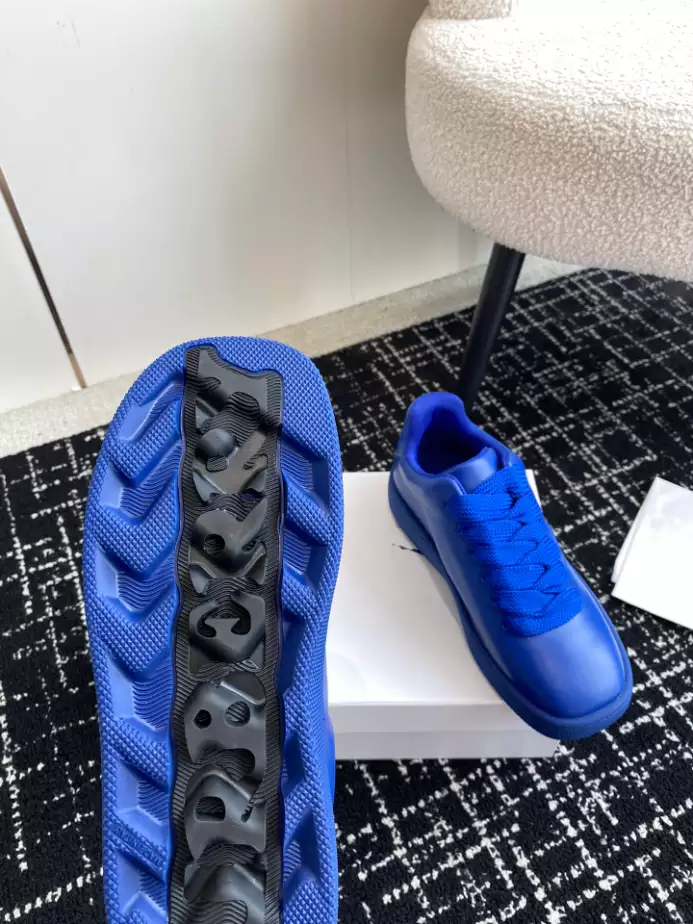 B**rry box logo-debossed leather sneakers - bbr099