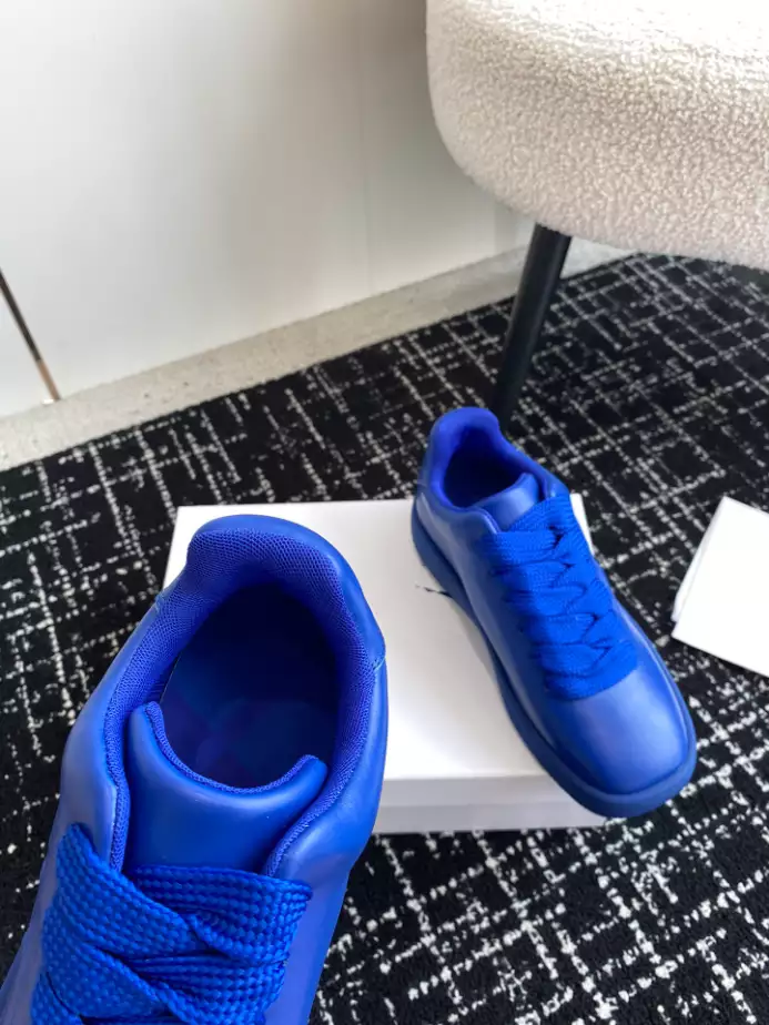 B**rry box logo-debossed leather sneakers - bbr099