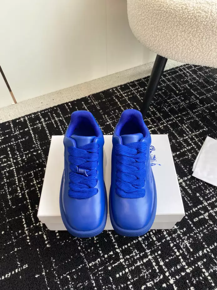 B**rry box logo-debossed leather sneakers - bbr099