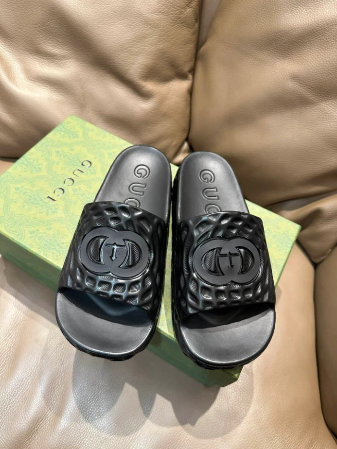 G*u*i men's interlocking g slide sandal - sdg023