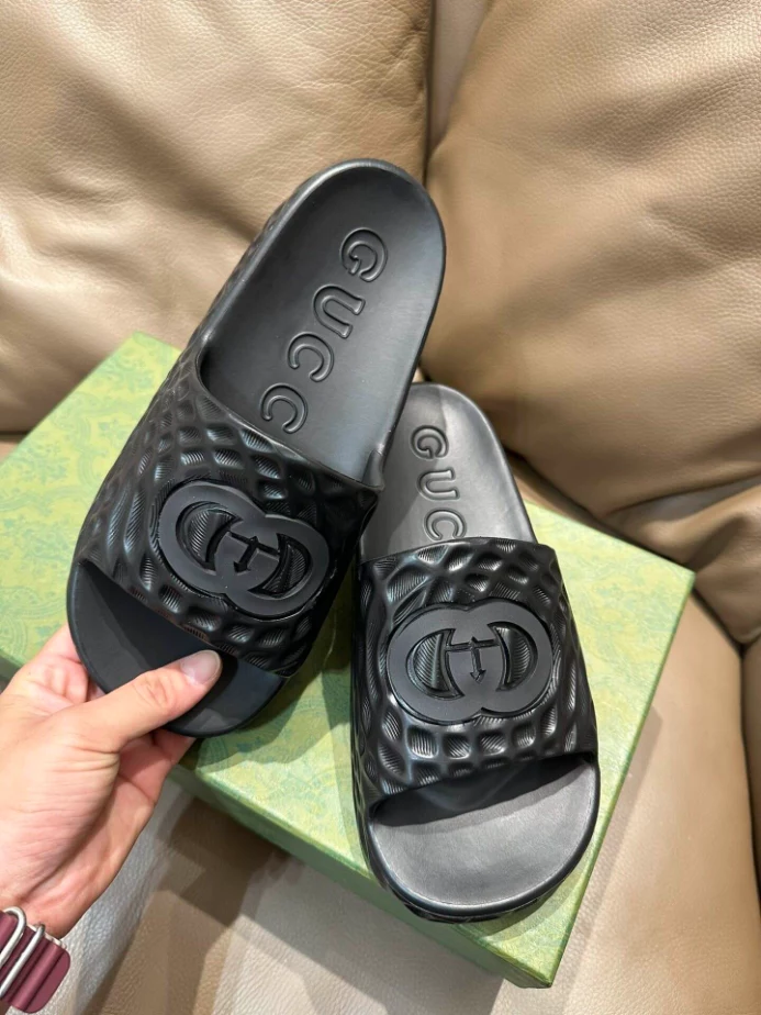 G*u*i men's interlocking g slide sandal - sdg023