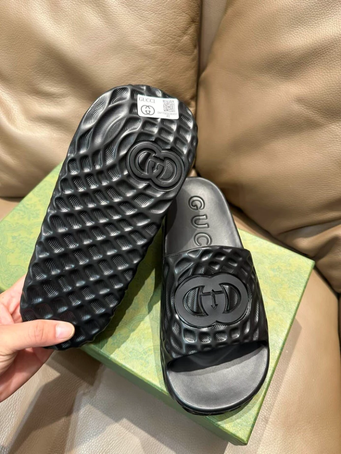 G*u*i men's interlocking g slide sandal - sdg023