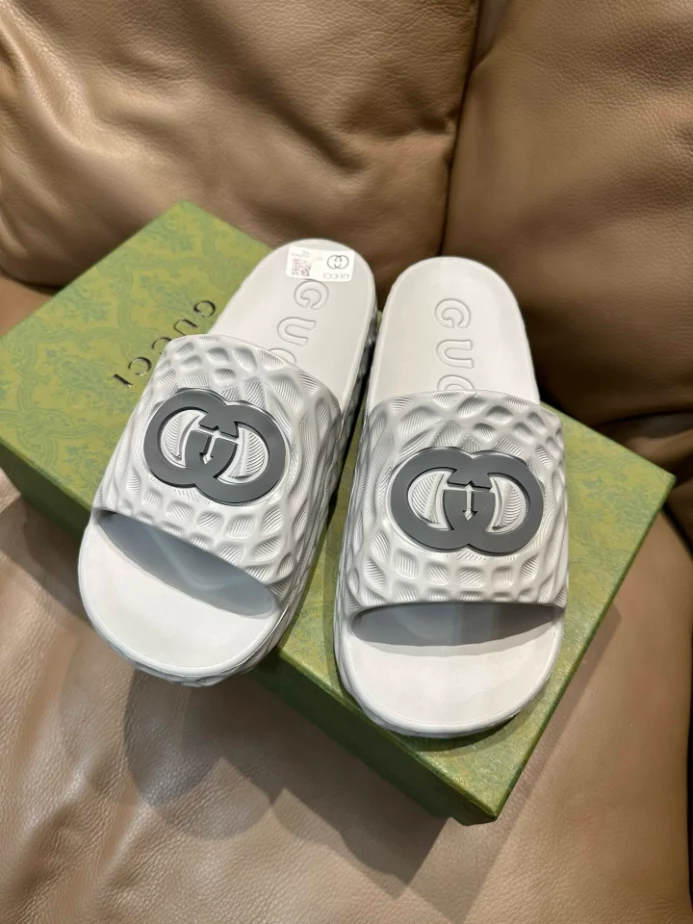 G*u*i men's interlocking g slide sandal - sdg024