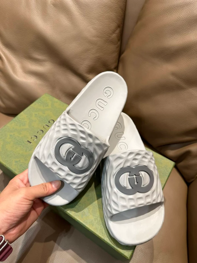 G*u*i men's interlocking g slide sandal - sdg024