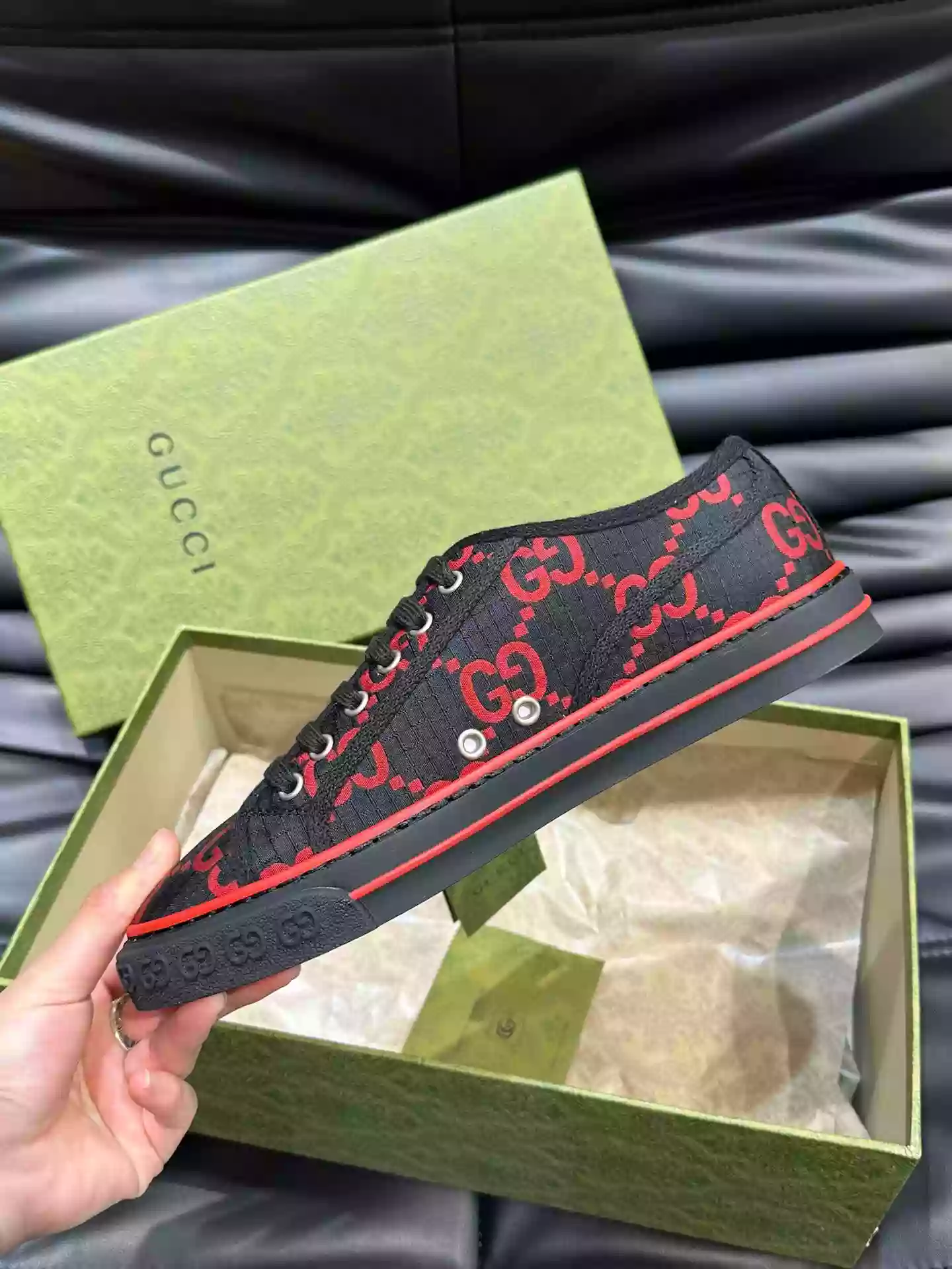 G*u*i tennis 1977 shoes sneakers in black/red - gc282