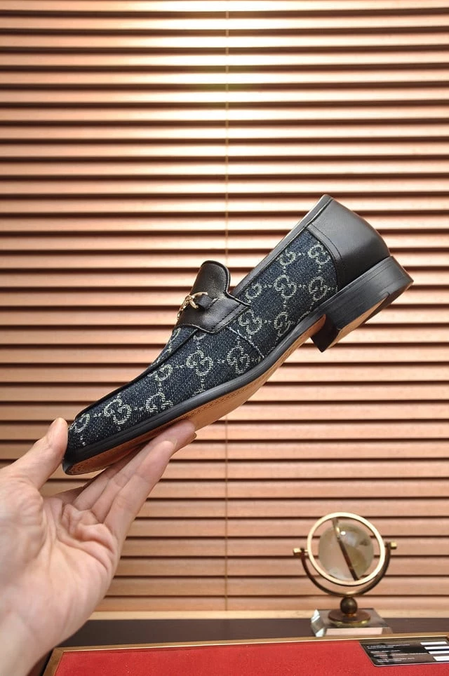 G*u*i loafer